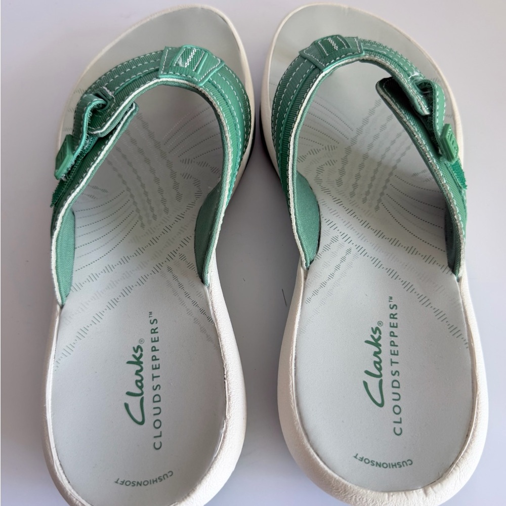 Clarks Green Canvas Strap Flip Flops - Picture 4 of 7